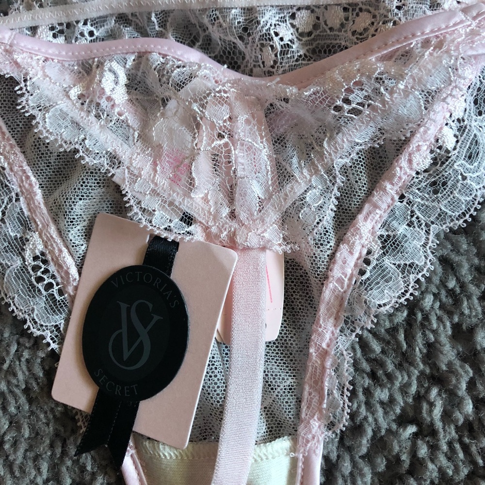 Victoria’s Secret V-String, Size M, New - Picture 6 of 8